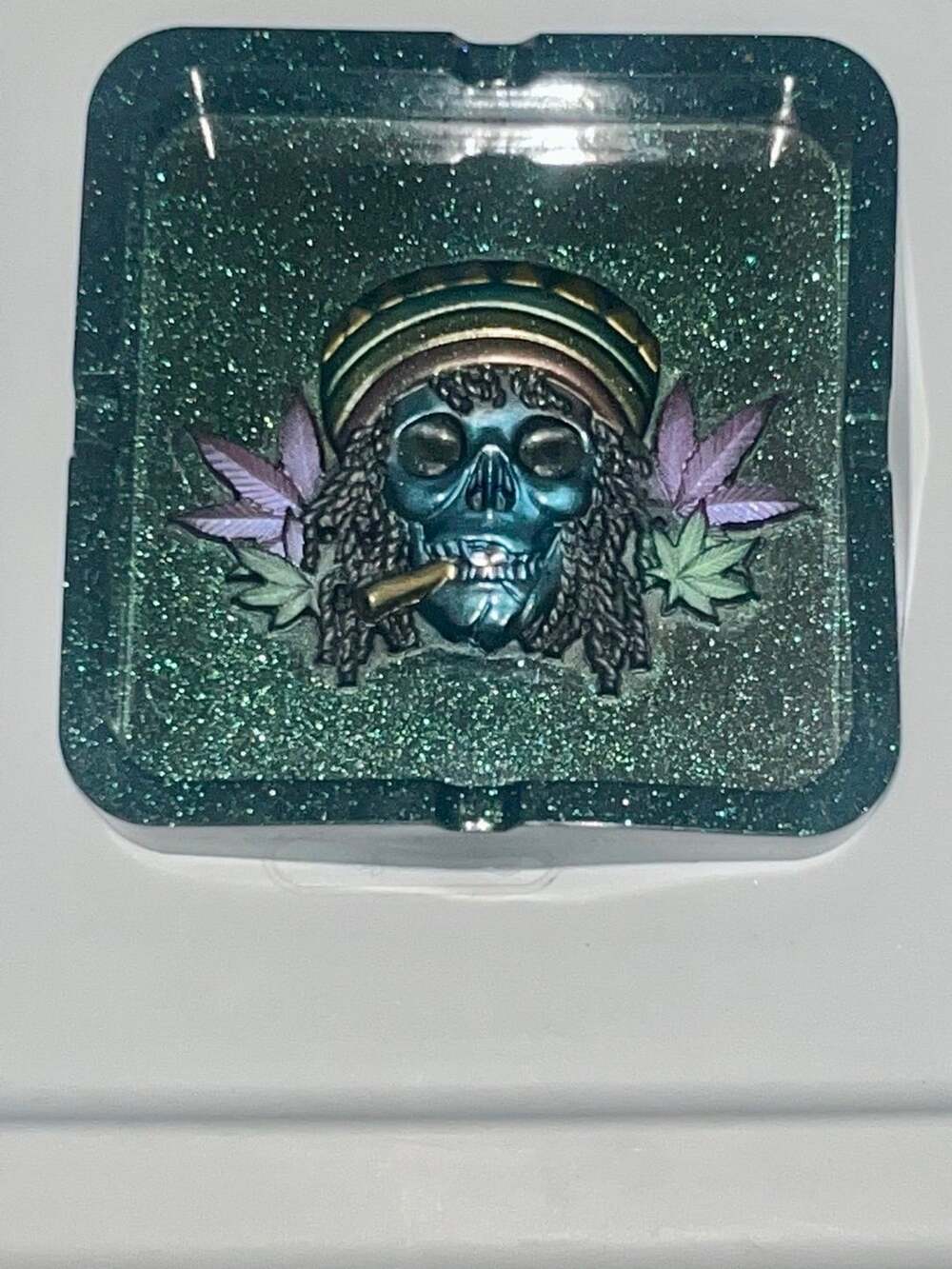 Handmade Colorful Rasta Skull Resin AshTray - Picture 5 of 11